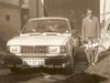  1/12 | Fotografie asi z roku 1988. Na fotografii je má přítelkyně se svým strejdou, který byl původní majitel auta. | nahráno 04.04.2011 21:14:17